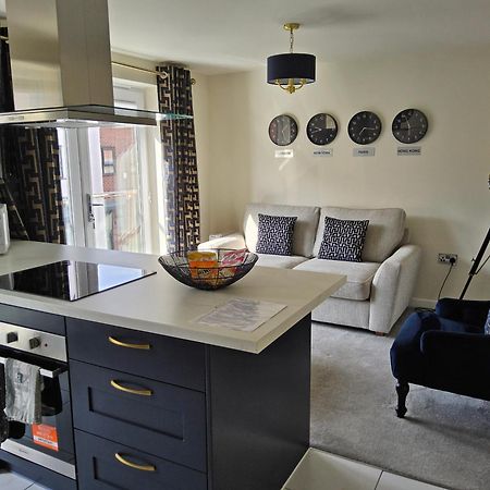 5 Star Luxury Small Cosy House With Lake View Doncaster Exterior photo